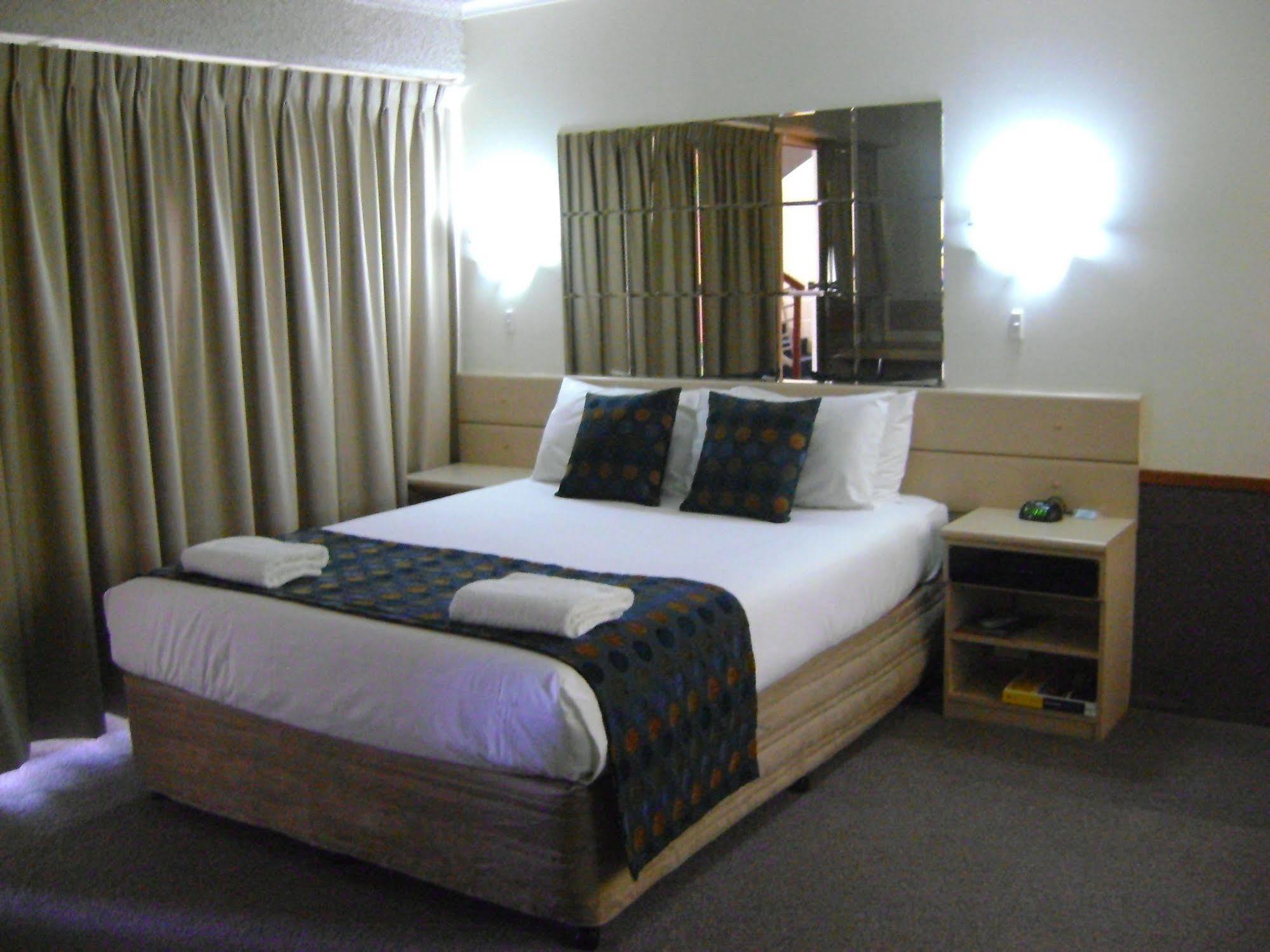 Rockhampton Court Motor Inn Exterior photo